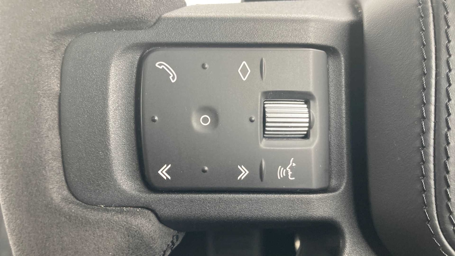 Used Land Rover Defender 2021 for sale - 76460492: Photo 31