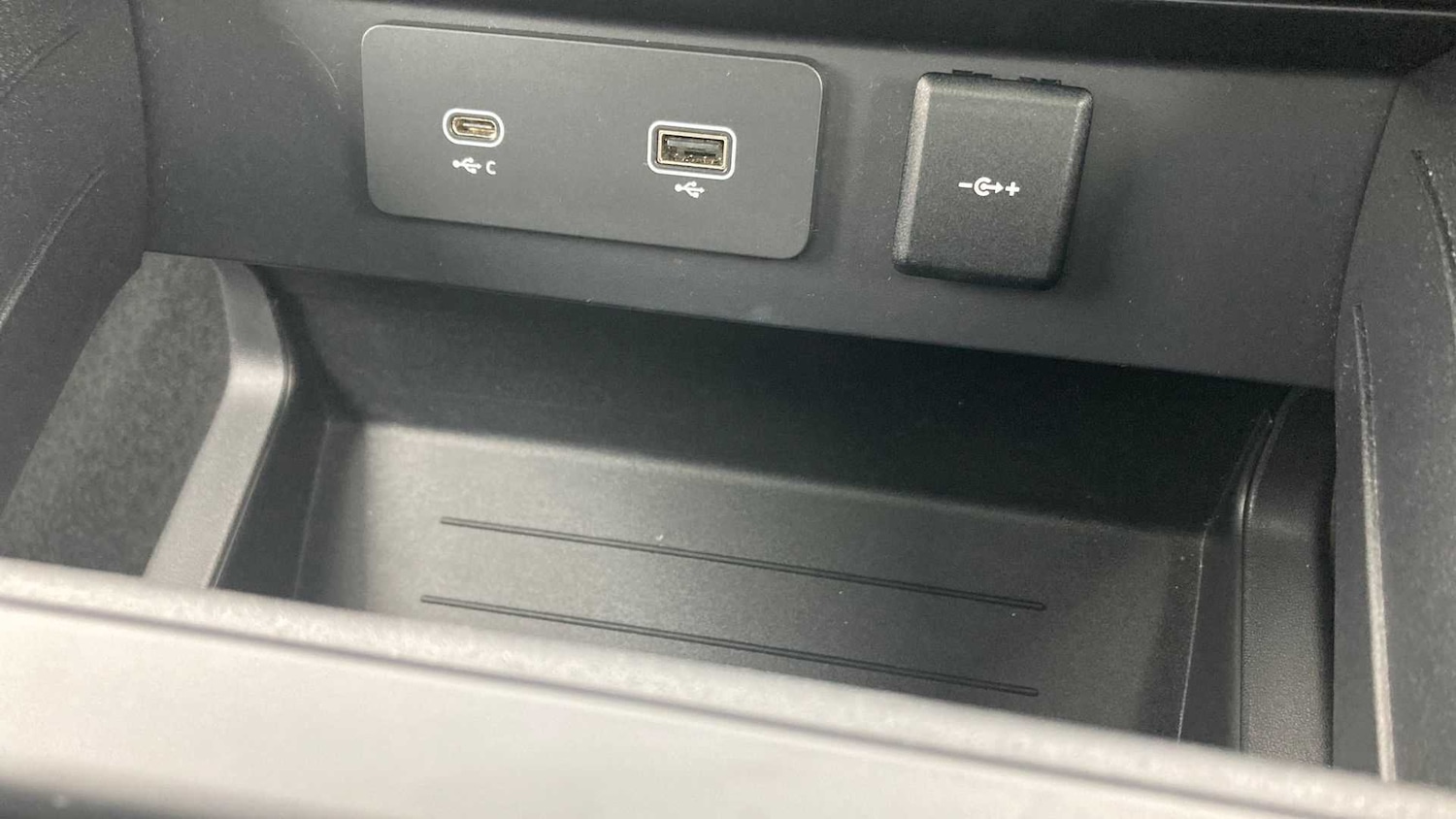 Used Land Rover Defender 2021 for sale - 76460492: Photo 34