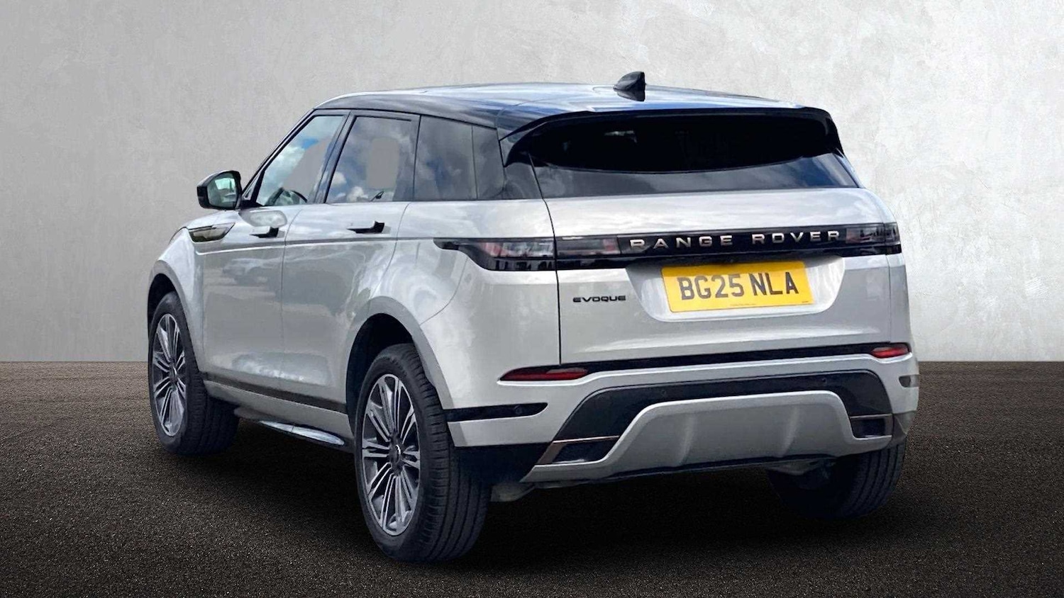 Used Land Rover Range Rover Evoque 2025 for sale - 76460319: Photo 2