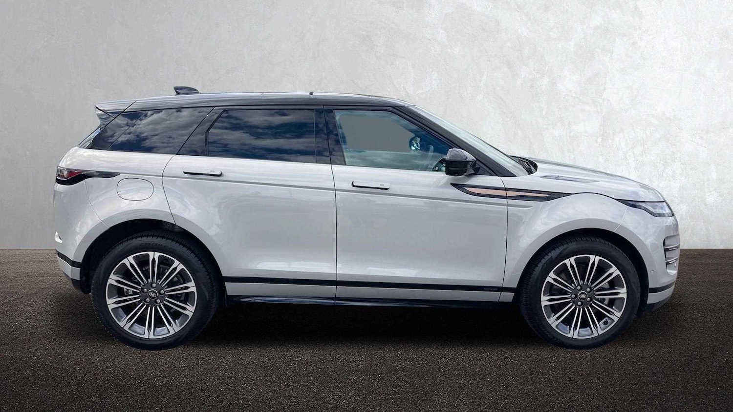 Used Land Rover Range Rover Evoque 2025 for sale - 76460319: Photo 5