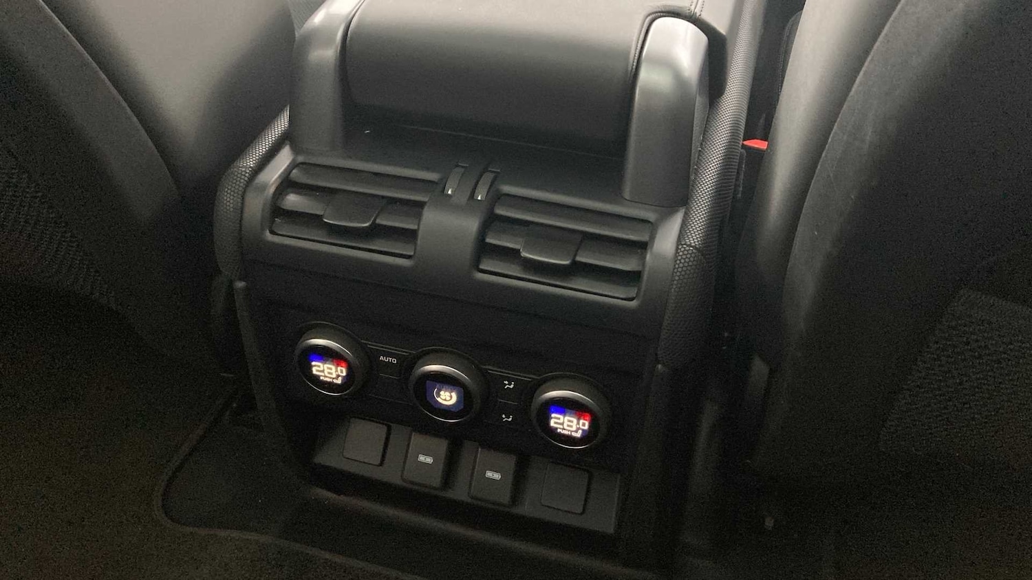 Used Land Rover Defender 2023 for sale - 76460211: Photo 18