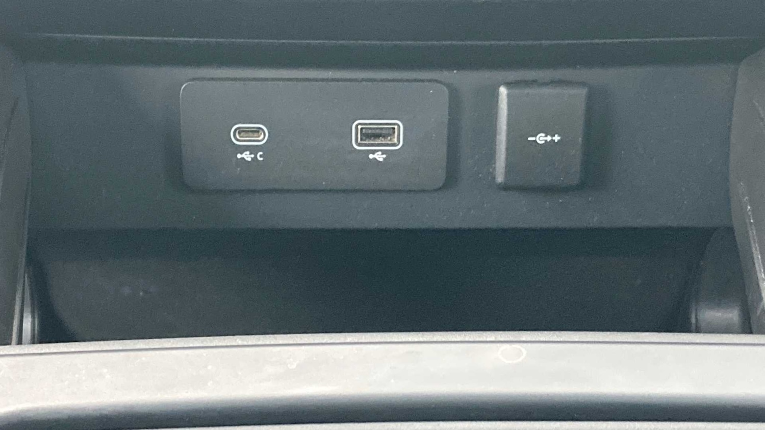 Used Land Rover Defender 2023 for sale - 76460211: Photo 30