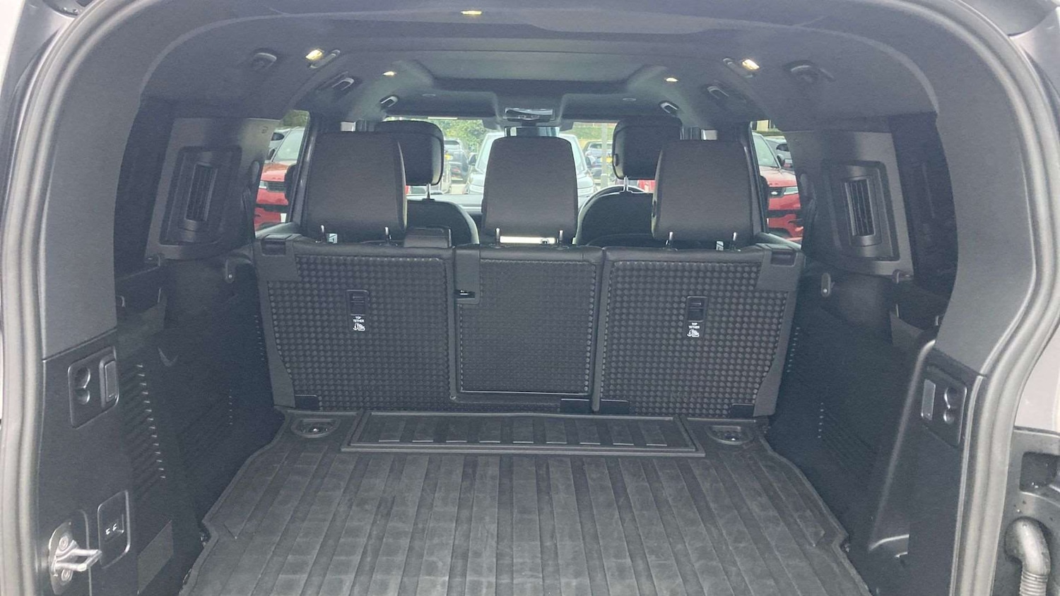 Used Land Rover Defender 2025 for sale - 76460591: Photo 10