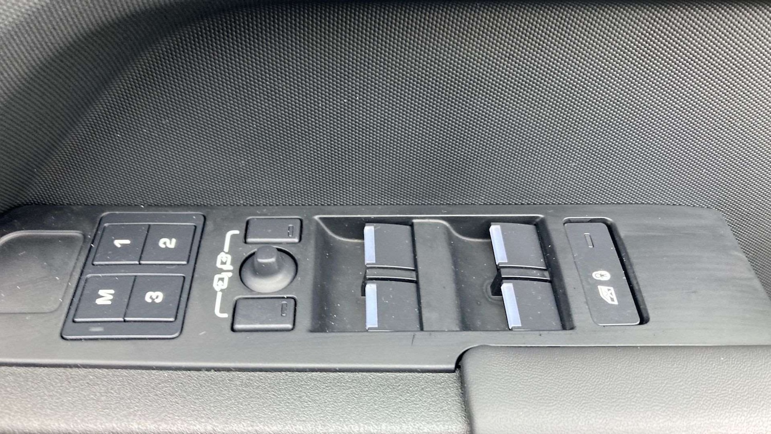 Used Land Rover Defender 2025 for sale - 76460591: Photo 23