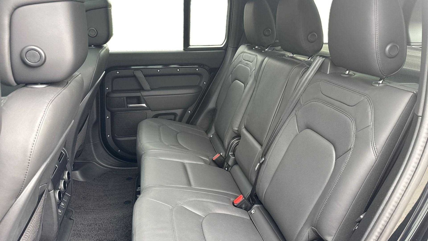 Used Land Rover Defender 2025 for sale - 77112263: Photo 4