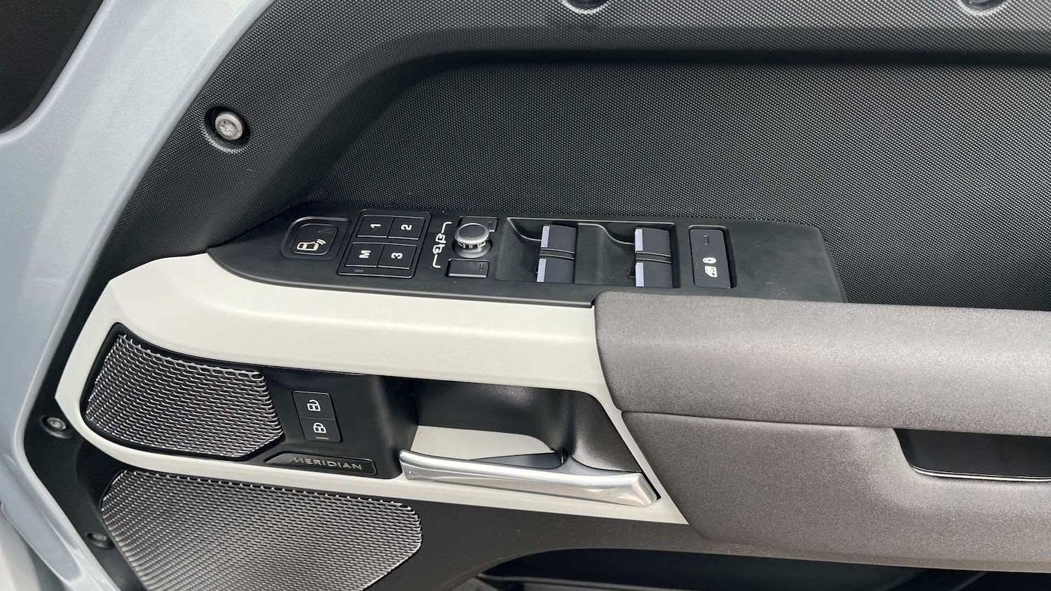 Used Land Rover Defender 2022 for sale - 76460604: Photo 24