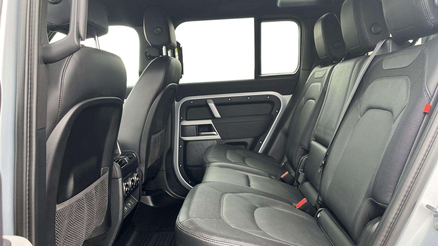 Used Land Rover Defender 2022 for sale - 76460604: Photo 4