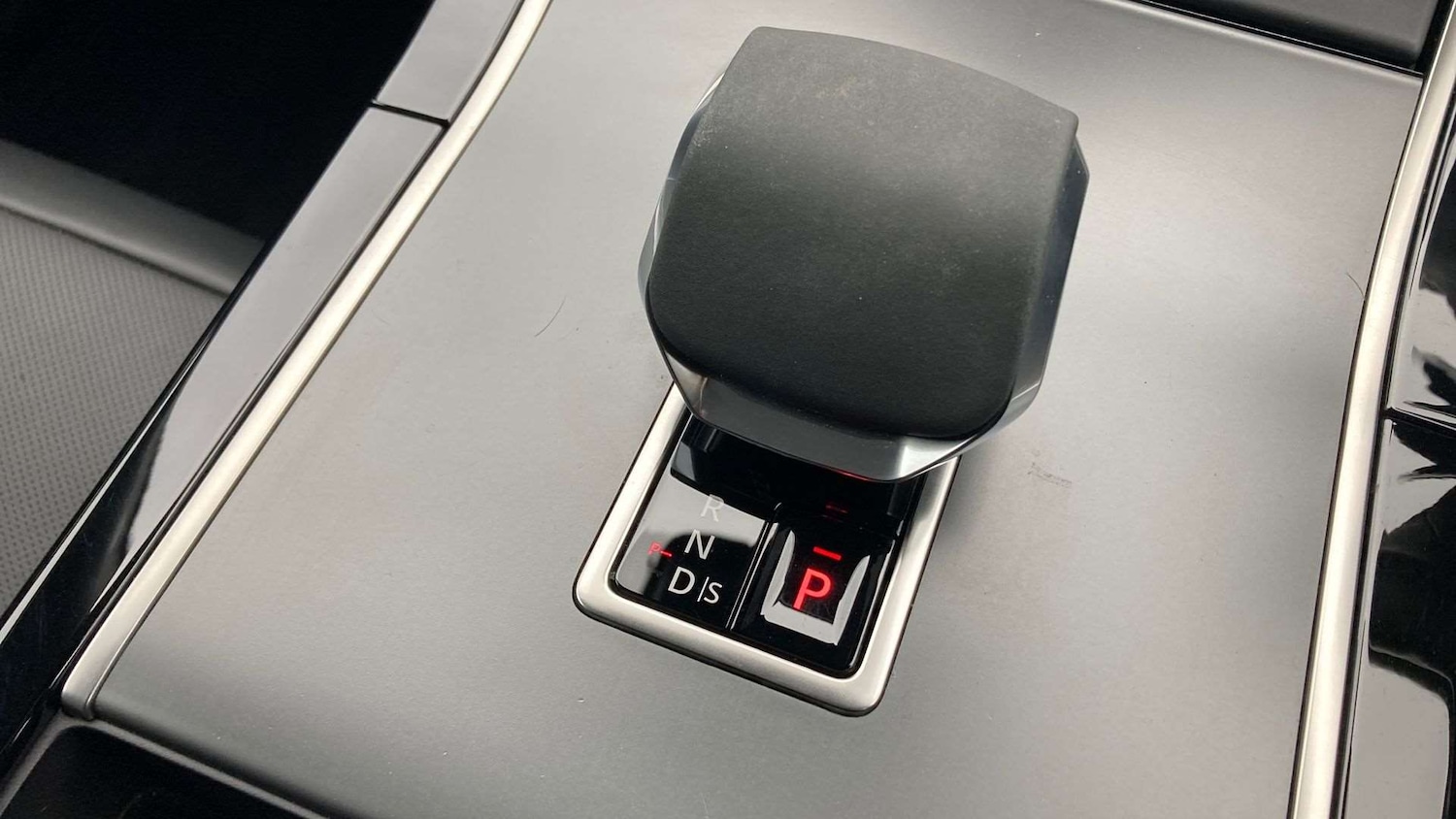 Used Land Rover Range Rover Velar 2023 for sale - 76460535: Photo 13