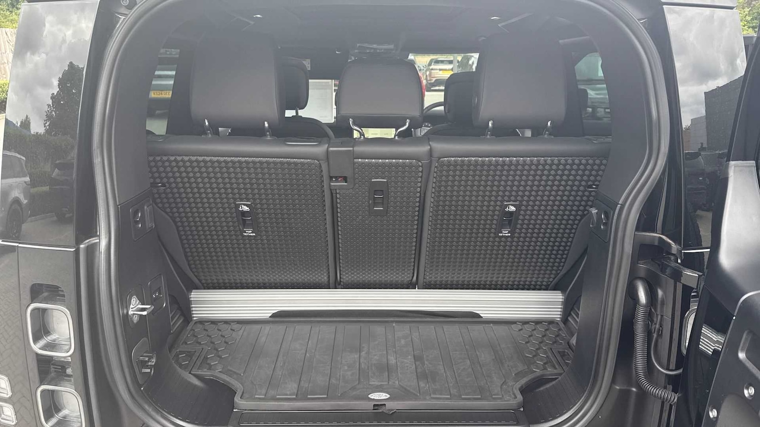 Used Land Rover Defender 2023 for sale - 76648921: Photo 10