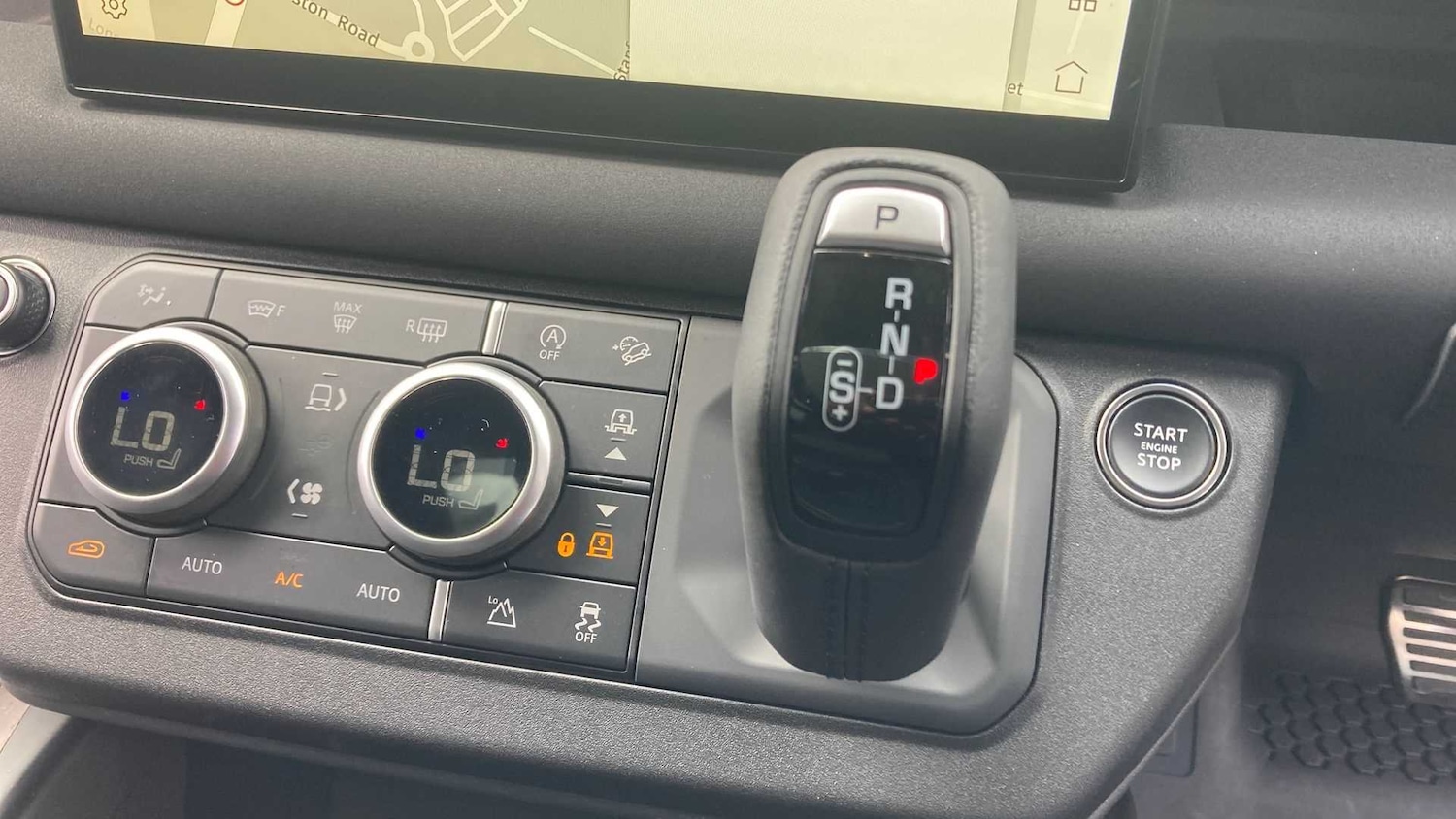 Used Land Rover Defender 2023 for sale - 76648921: Photo 13