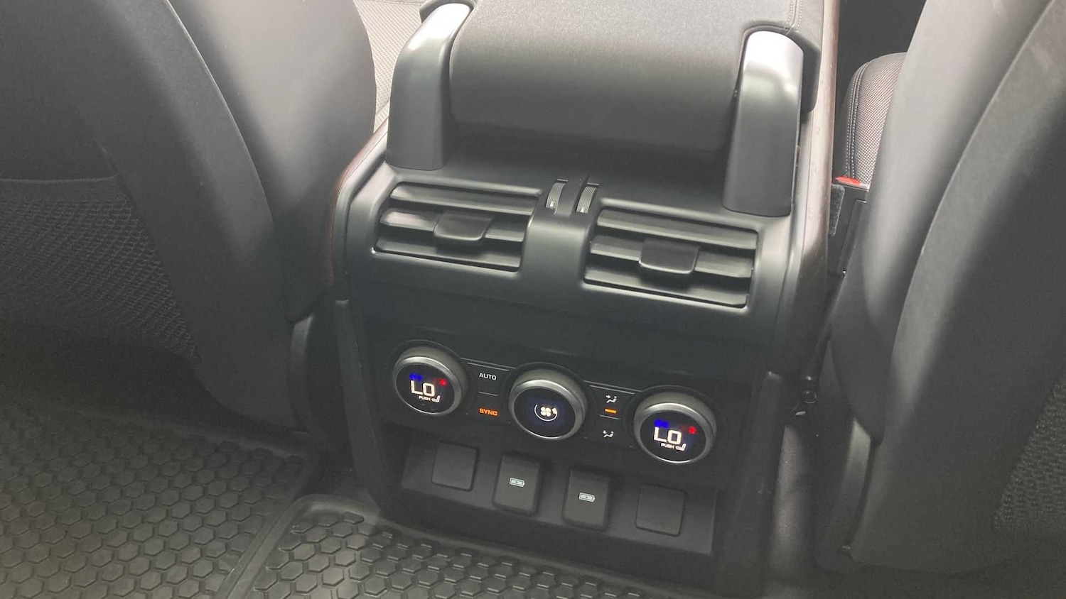 Used Land Rover Defender 2023 for sale - 76648921: Photo 18