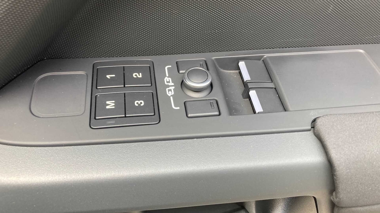 Used Land Rover Defender 2023 for sale - 76648921: Photo 25