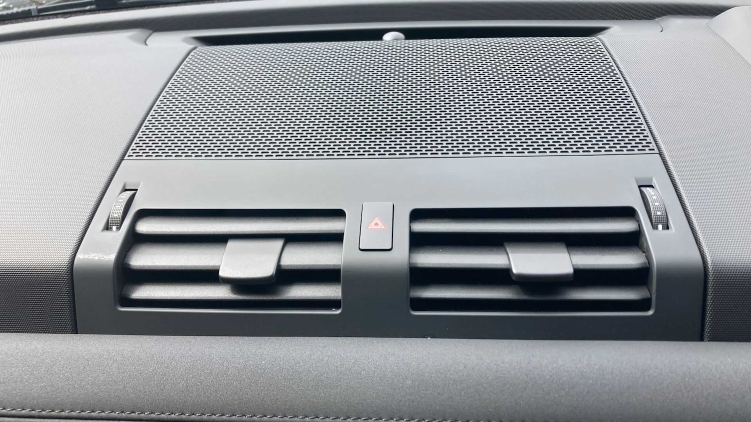 Used Land Rover Defender 2023 for sale - 76648921: Photo 26