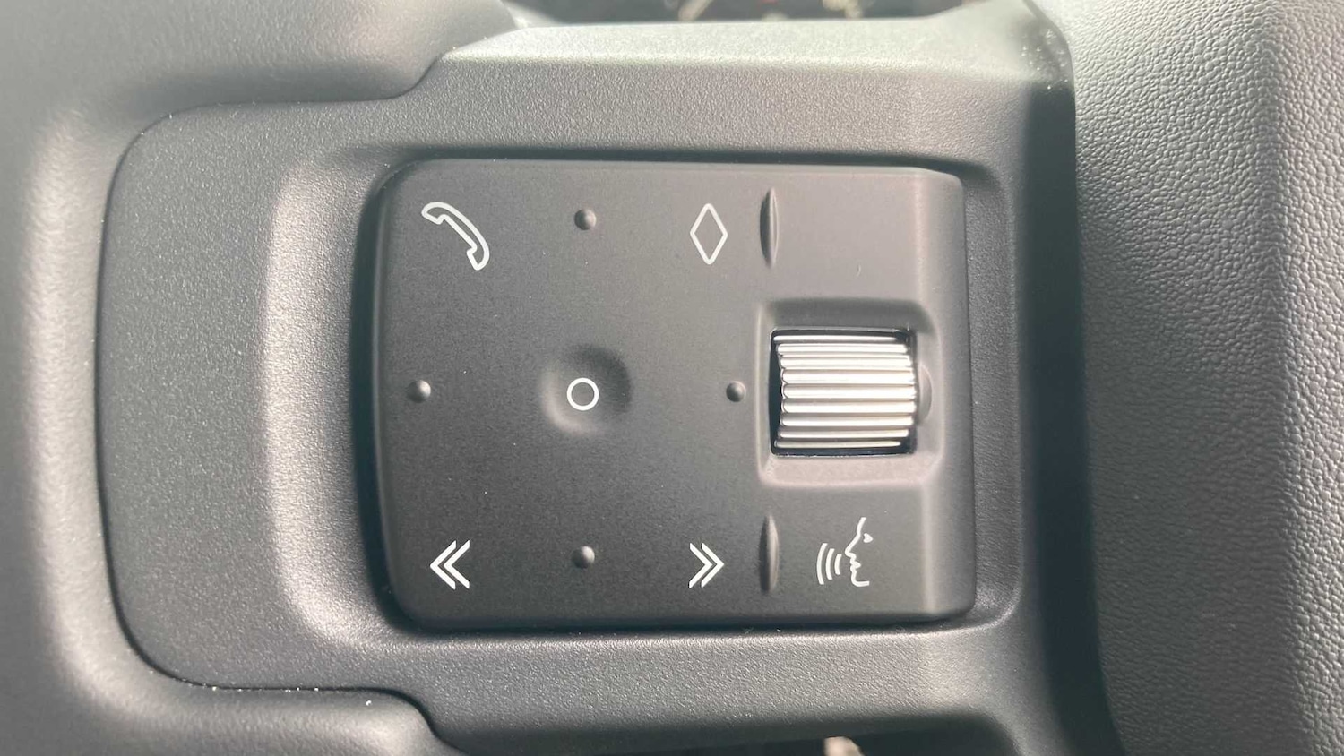 Used Land Rover Defender 2023 for sale - 76648921: Photo 34