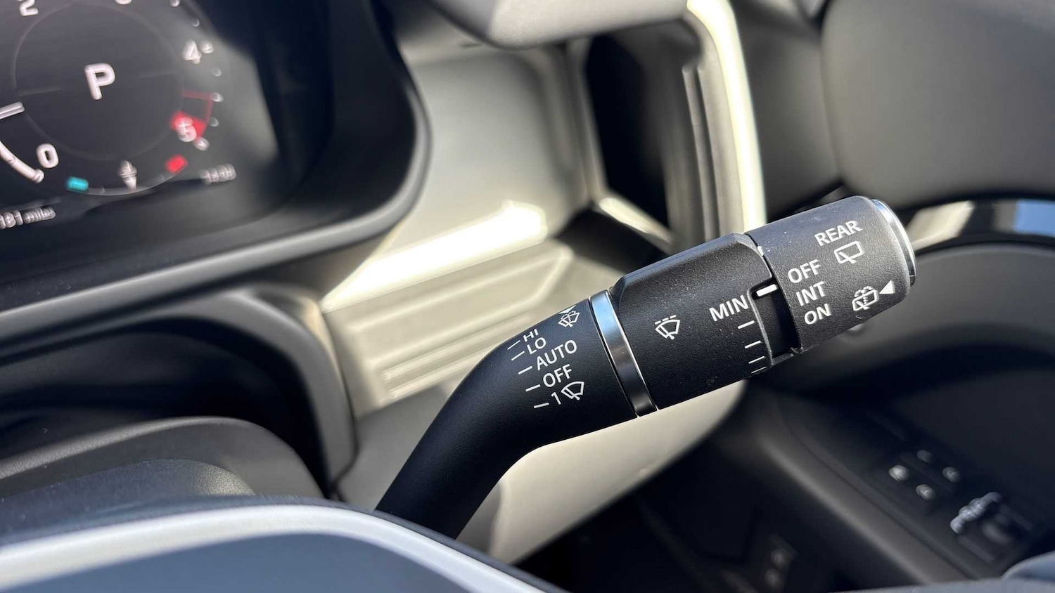 Used Land Rover Defender 2024 for sale - 76460614: Photo 11