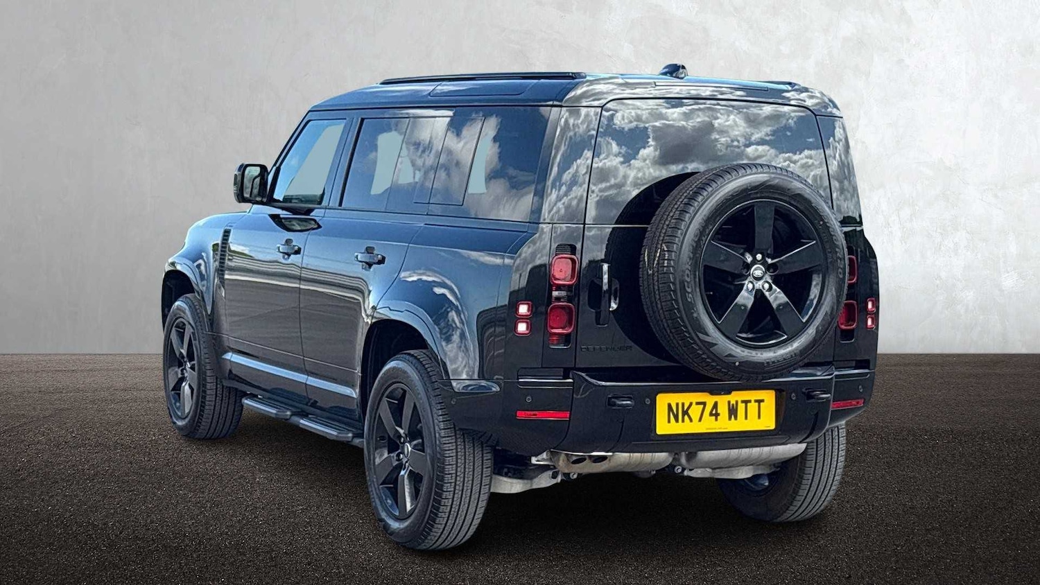 Used Land Rover Defender 2024 for sale - 76460614: Photo 2