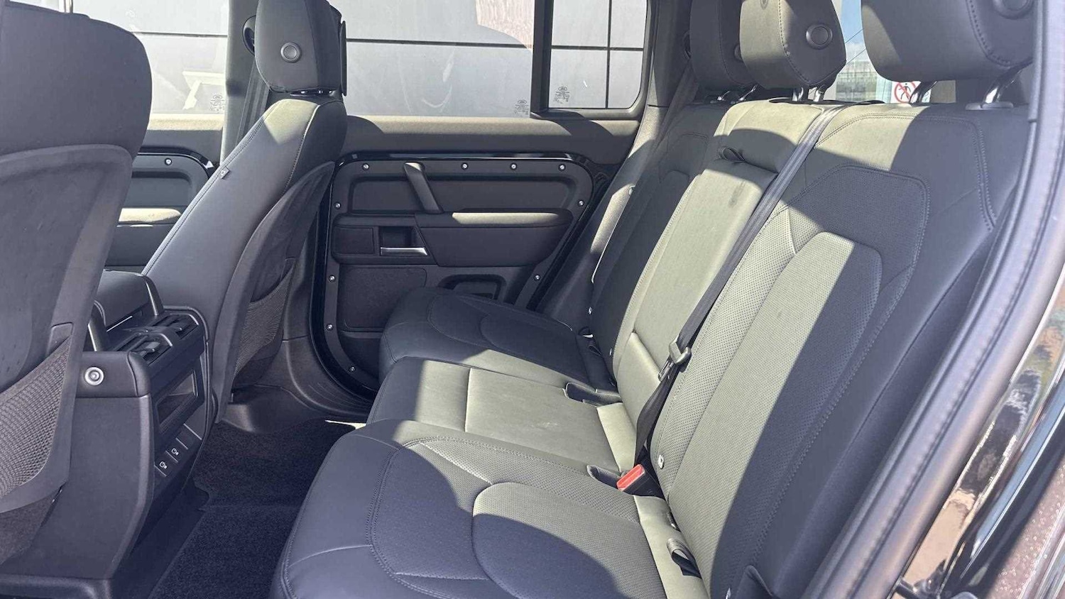 Used Land Rover Defender 2024 for sale - 76460614: Photo 21