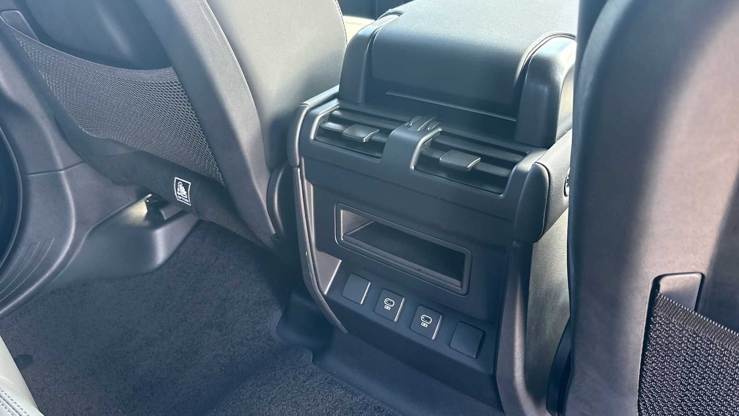 Used Land Rover Defender 2024 for sale - 76460614: Photo 33