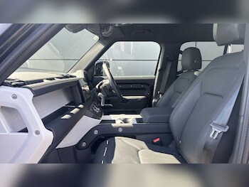 Used Land Rover Defender 2024 for sale - 76460614: Photo