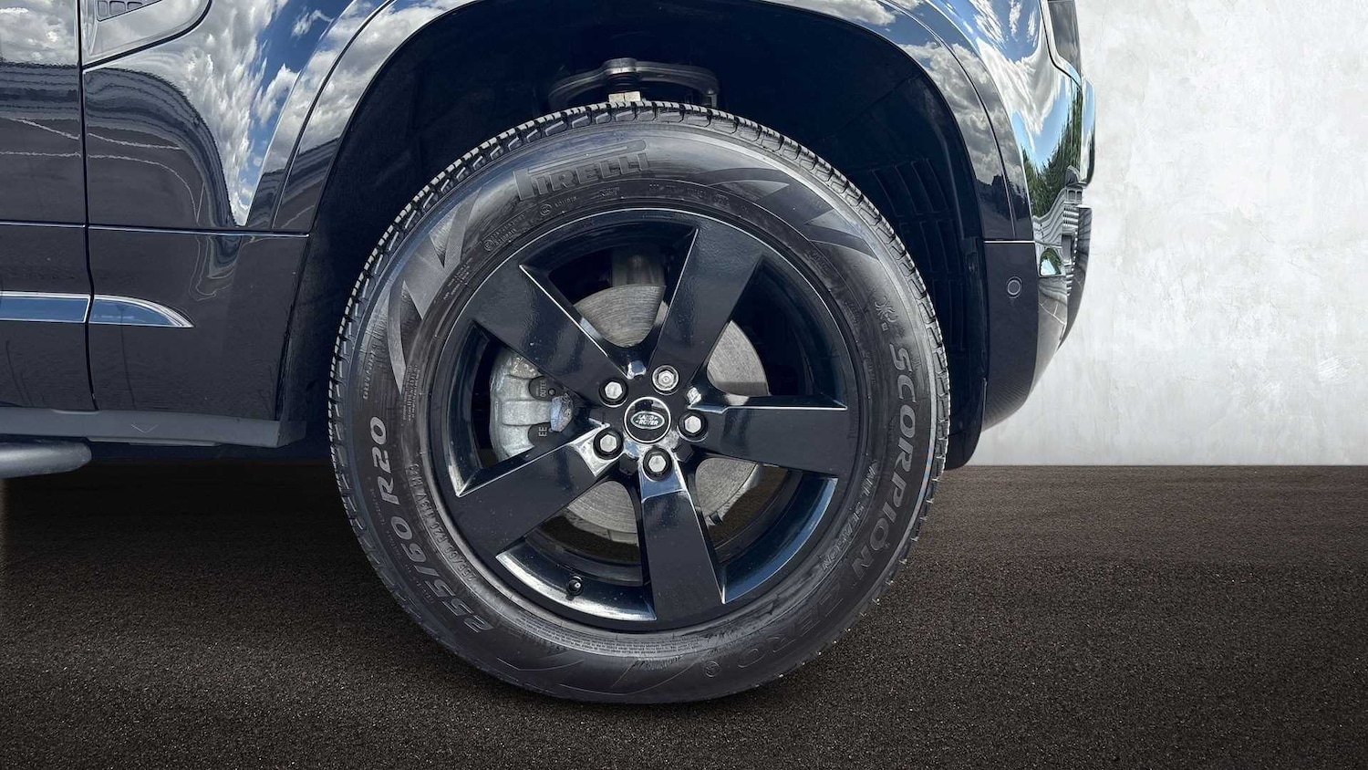 Used Land Rover Defender 2024 for sale - 76460614: Photo 4