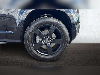 Used Land Rover Defender 2024 for sale - 76460614: Photo