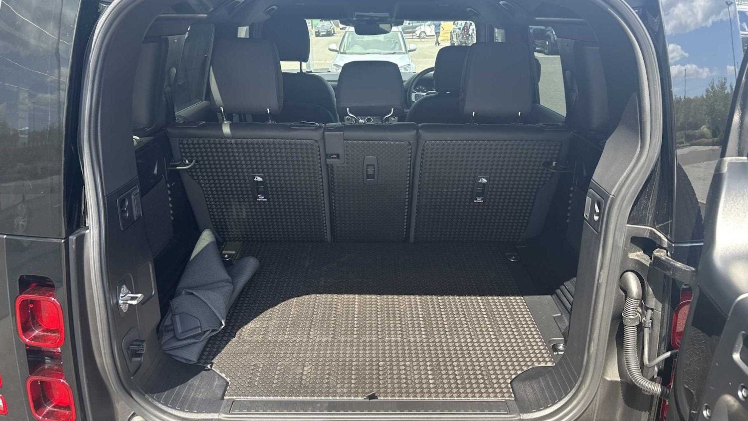 Used Land Rover Defender 2024 for sale - 76460614: Photo 6