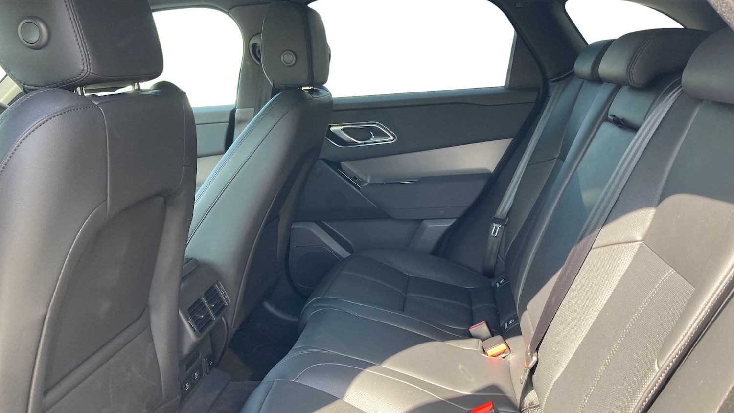 Used Land Rover Range Rover Velar 2025 for sale - 76460287: Photo 4