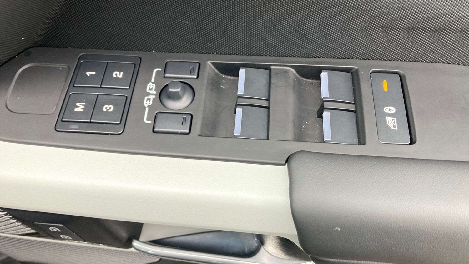 Used Land Rover Defender 2024 for sale - 77389873: Photo 23