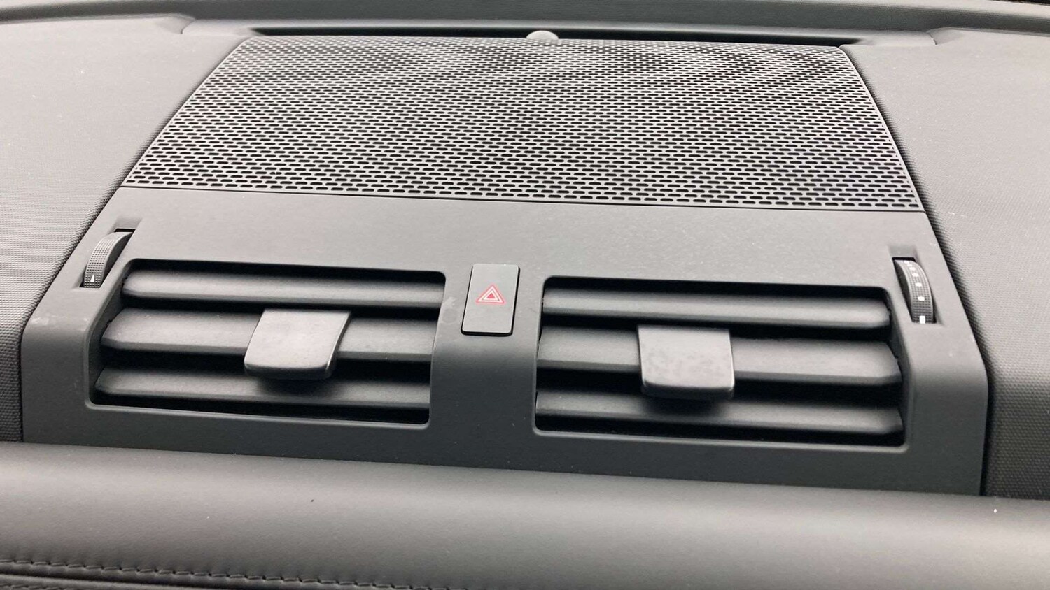 Used Land Rover Defender 2024 for sale - 77389873: Photo 29