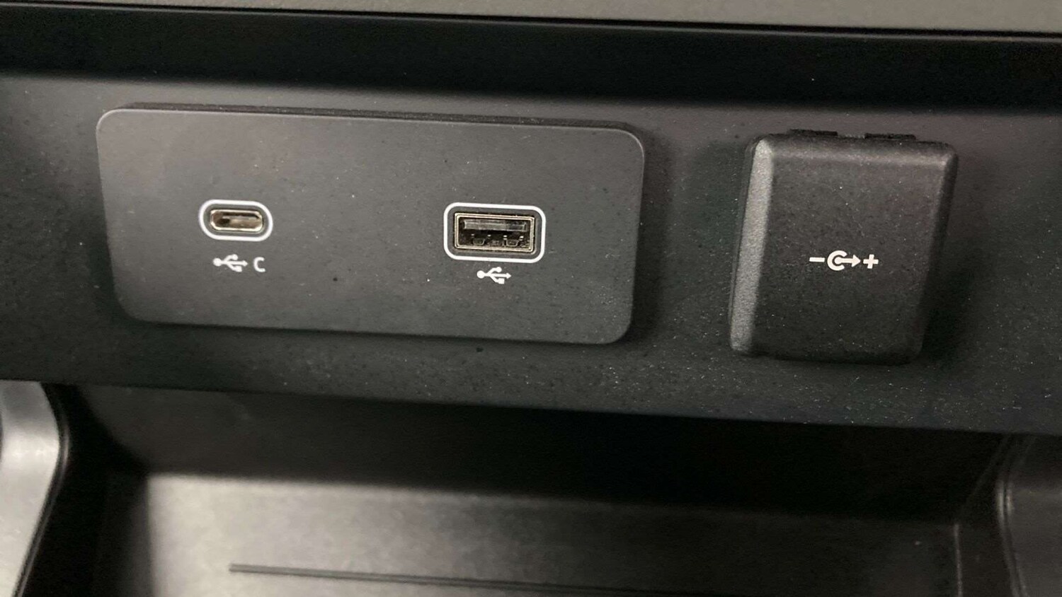 Used Land Rover Defender 2024 for sale - 77389873: Photo 31