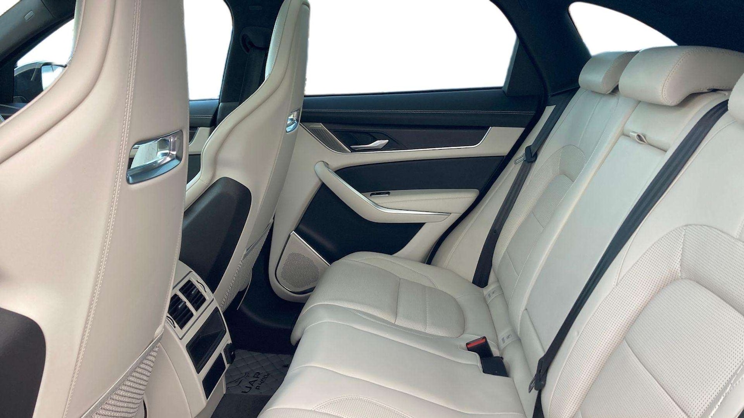 Used Jaguar F-Pace 2023 for sale - 77740832: Photo 4