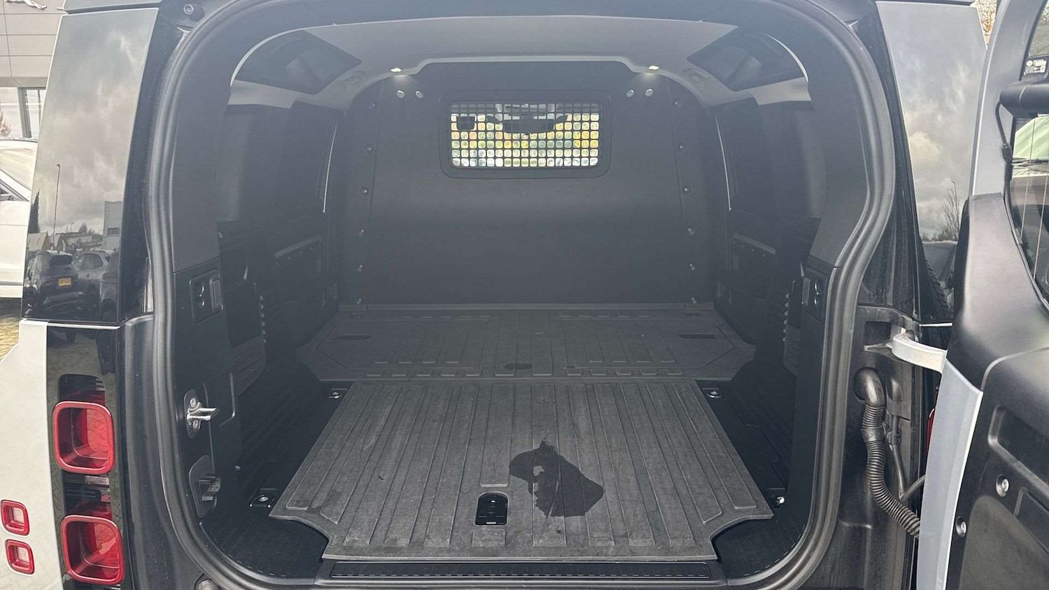 Used Land Rover Defender 110 2024 for sale - 76460096: Photo 10