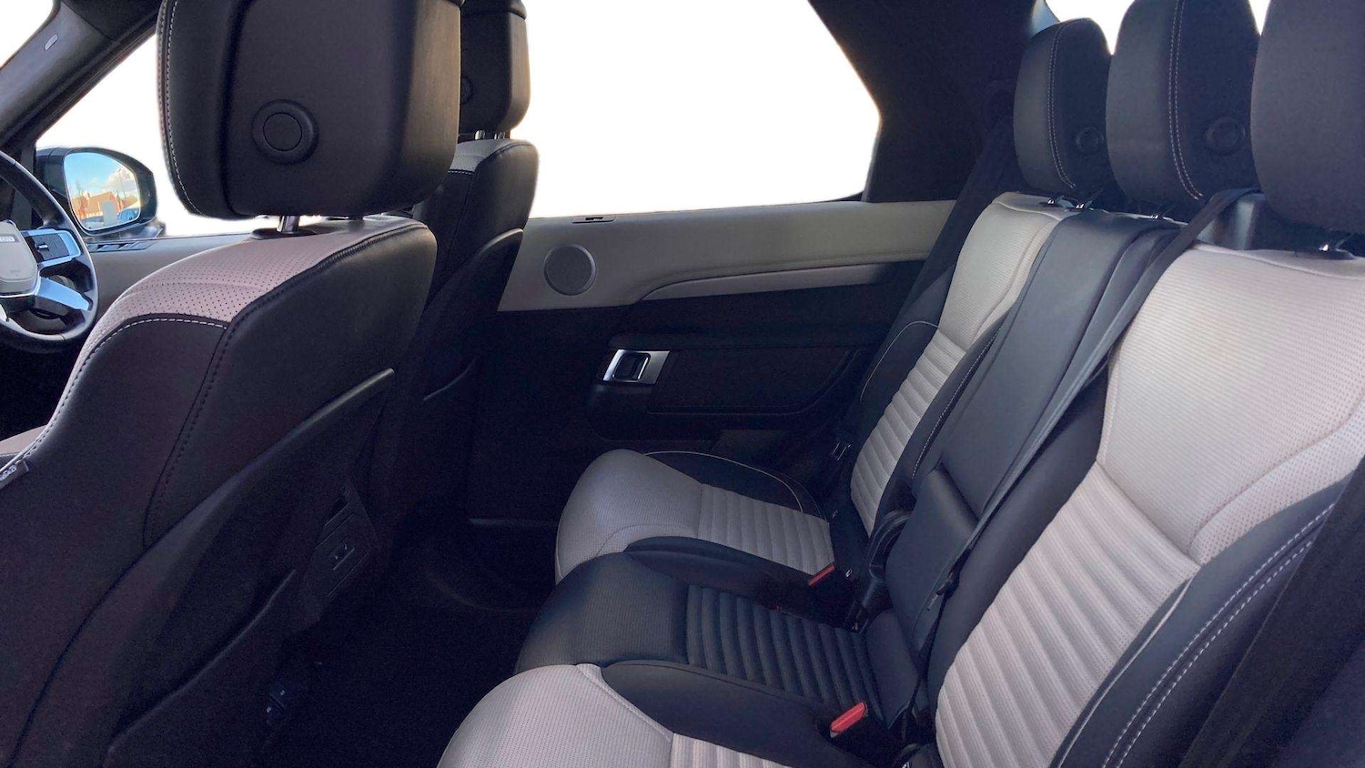 Used Land Rover Discovery 2023 for sale - 77842466: Photo 4