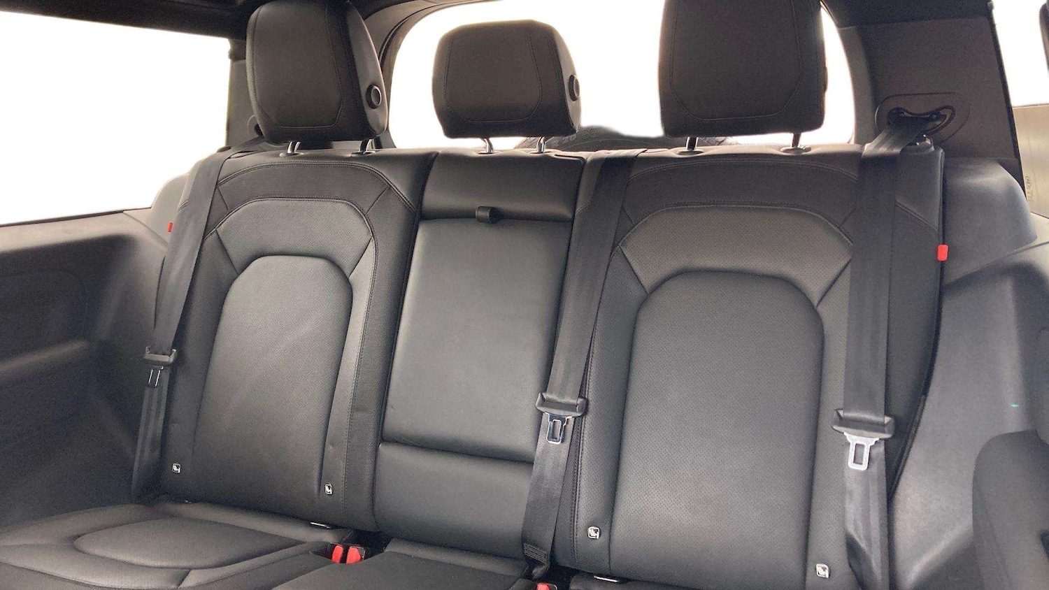 Used Land Rover Defender 2022 for sale - 76459927: Photo 4