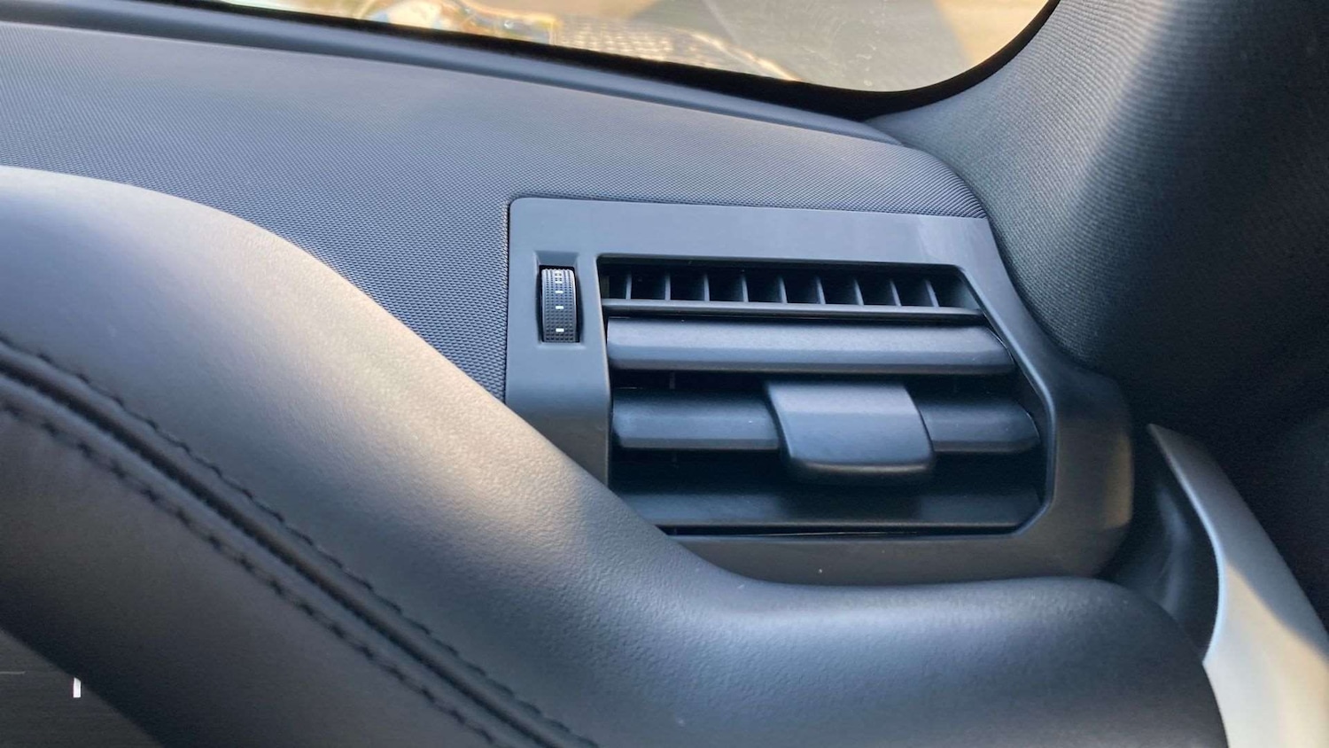 Used Land Rover Defender 2025 for sale - 76636776: Photo 28