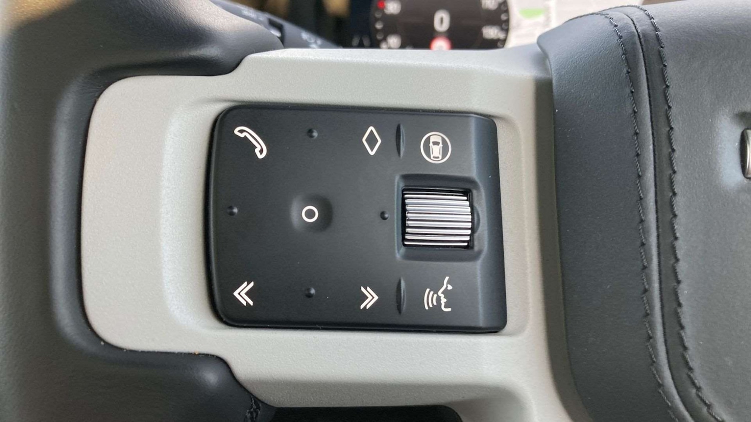 Used Land Rover Defender 2025 for sale - 76636776: Photo 31