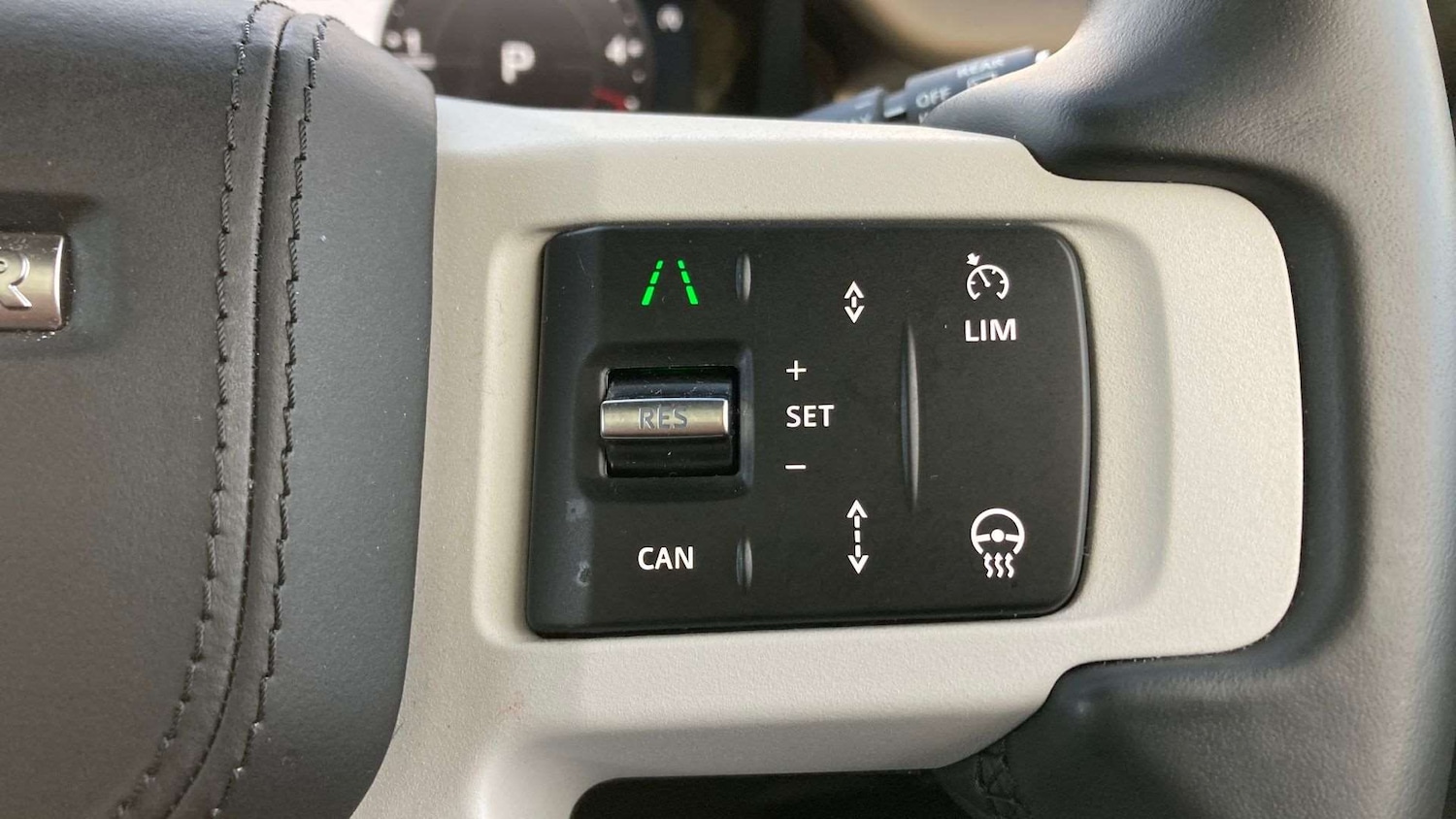 Used Land Rover Defender 2025 for sale - 76636776: Photo 32