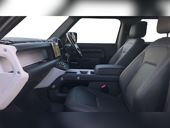 Used Land Rover Defender 2025 for sale - 76636776: Photo