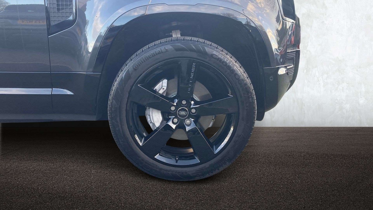 Used Land Rover Defender 2025 for sale - 76636776: Photo 8