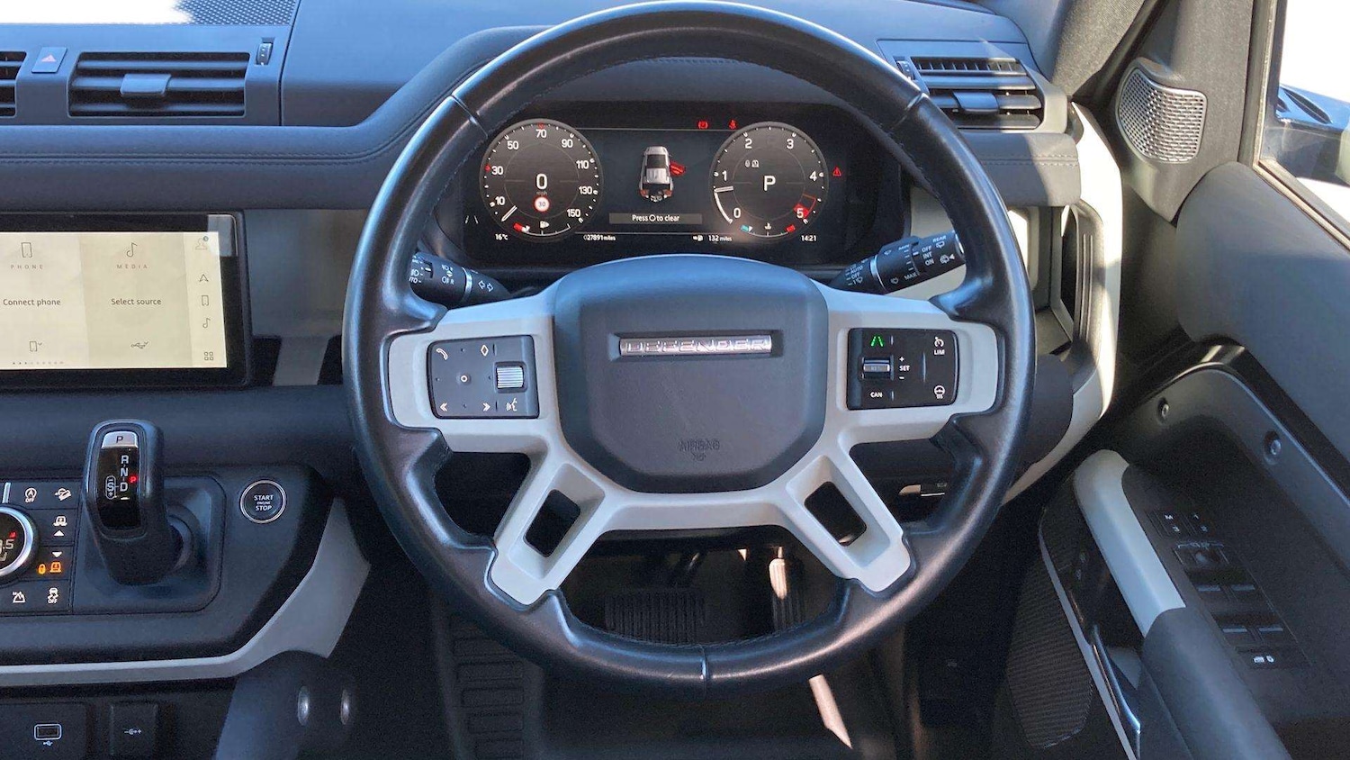 Used Land Rover Defender 2022 for sale - 76460667: Photo 15