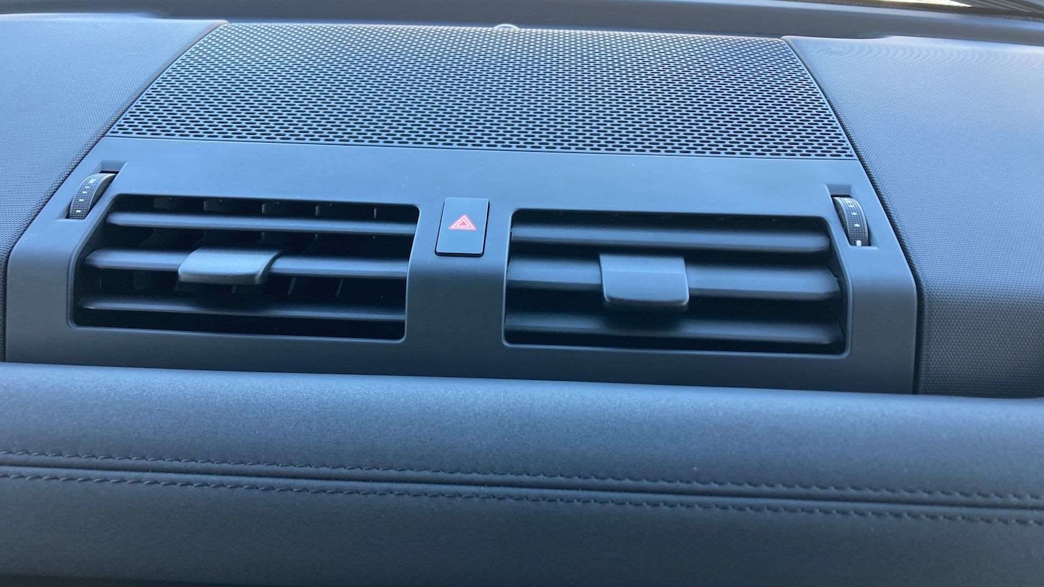 Used Land Rover Defender 2022 for sale - 76460667: Photo 30