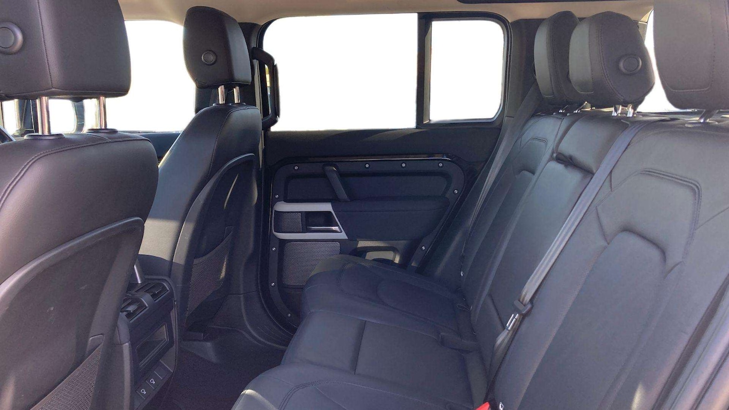 Used Land Rover Defender 2022 for sale - 76460667: Photo 4