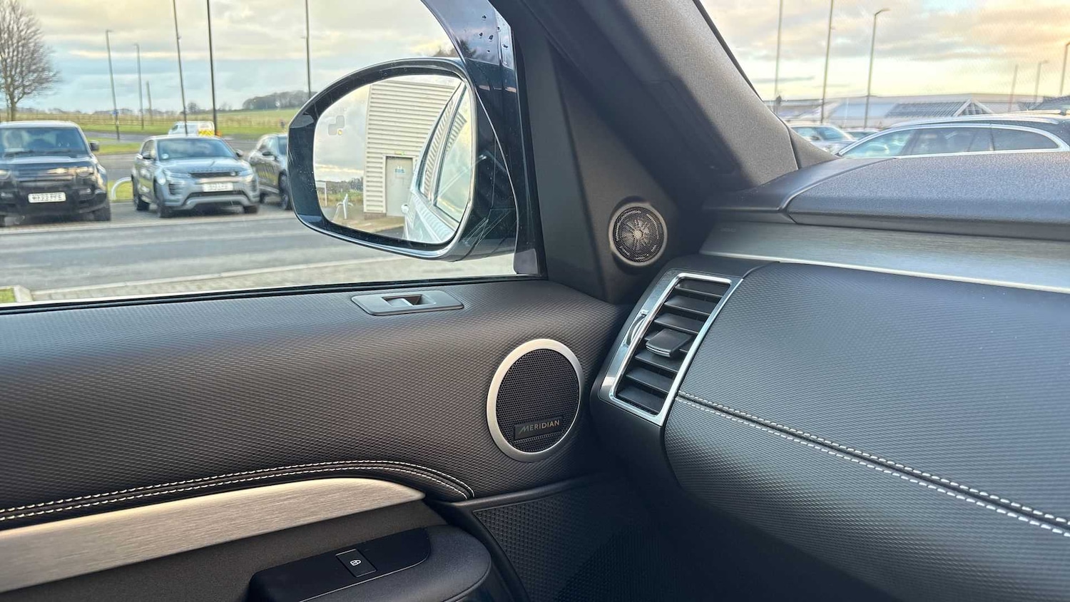 Used Land Rover Discovery 2024 for sale - 76460473: Photo 19