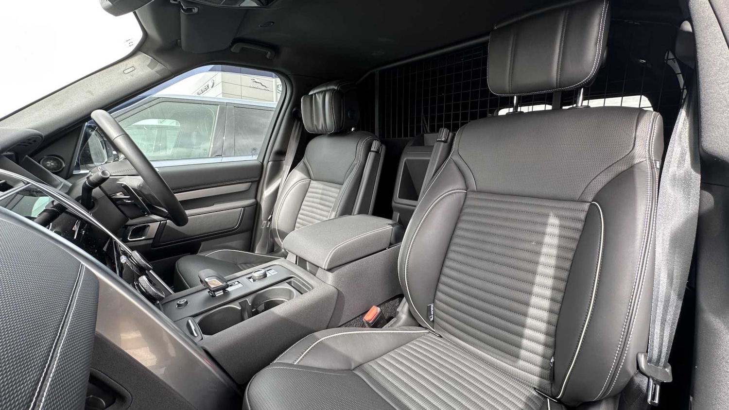 Used Land Rover Discovery 2024 for sale - 76460473: Photo 23