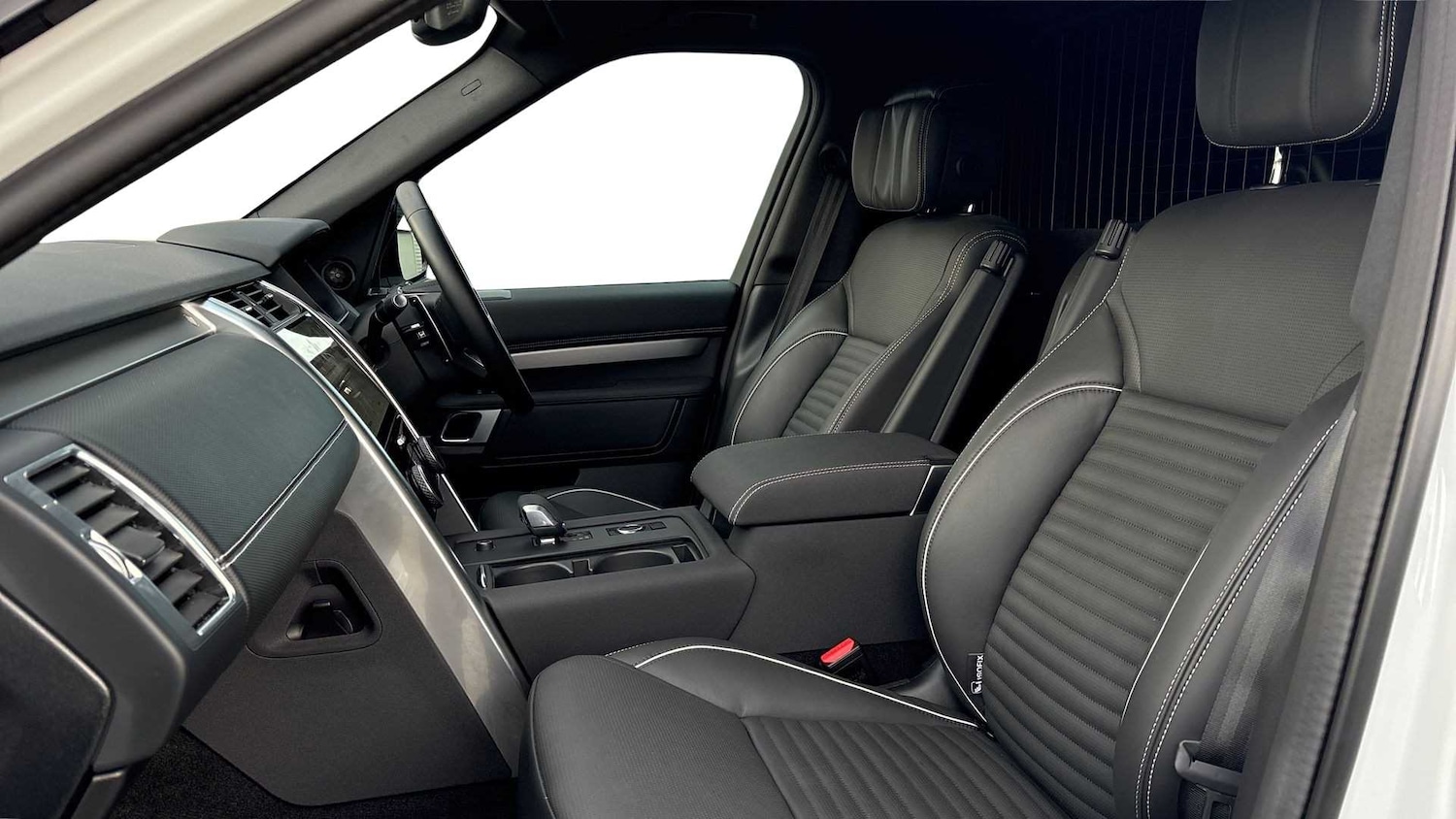 Used Land Rover Discovery 2024 for sale - 76460473: Photo 3