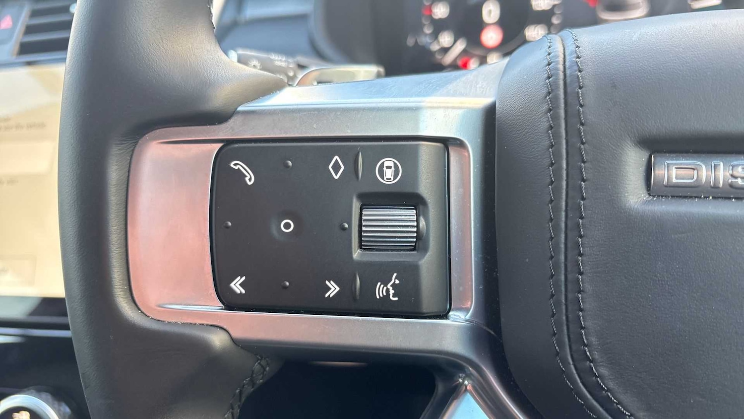 Used Land Rover Discovery 2024 for sale - 76460473: Photo 8