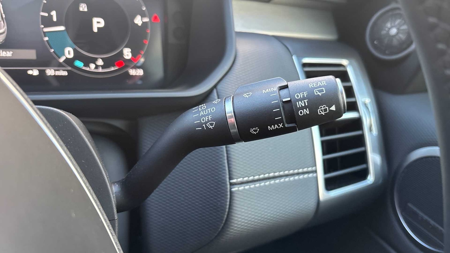 Used Land Rover Discovery 2024 for sale - 76460473: Photo 9