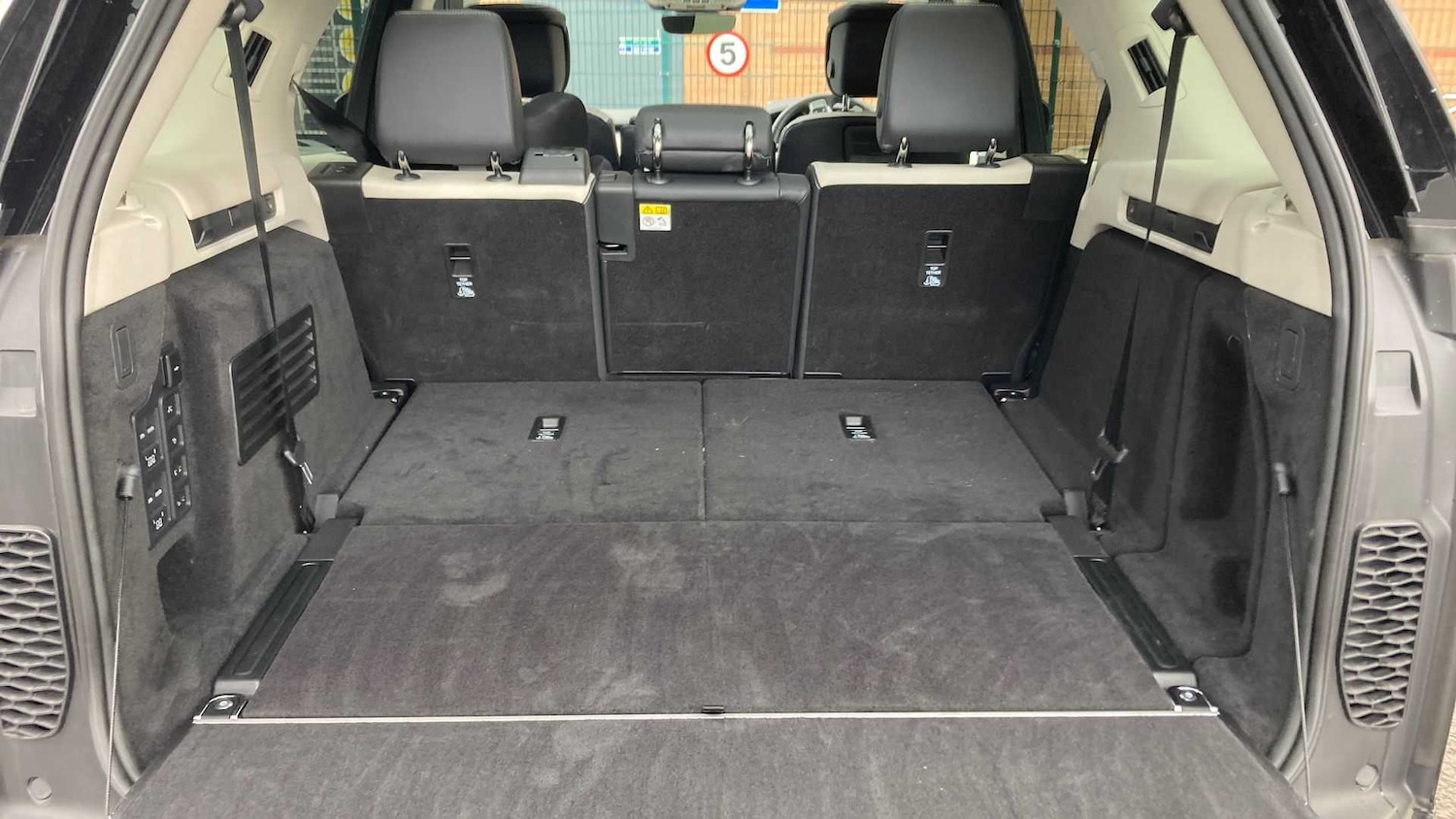 Used Land Rover Discovery 2025 for sale - 76459957: Photo 10