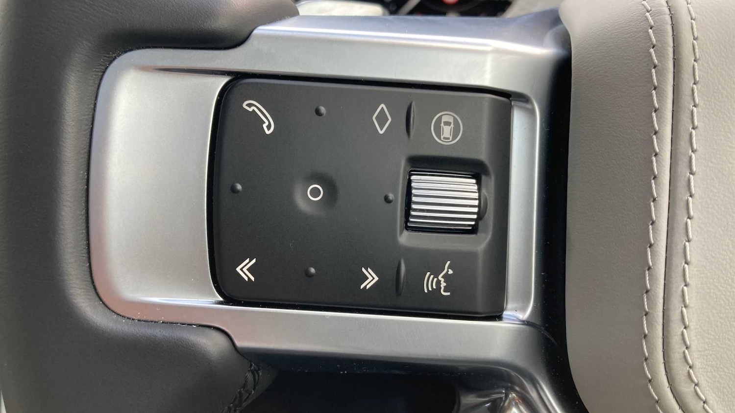 Used Land Rover Discovery 2025 for sale - 76459957: Photo 31