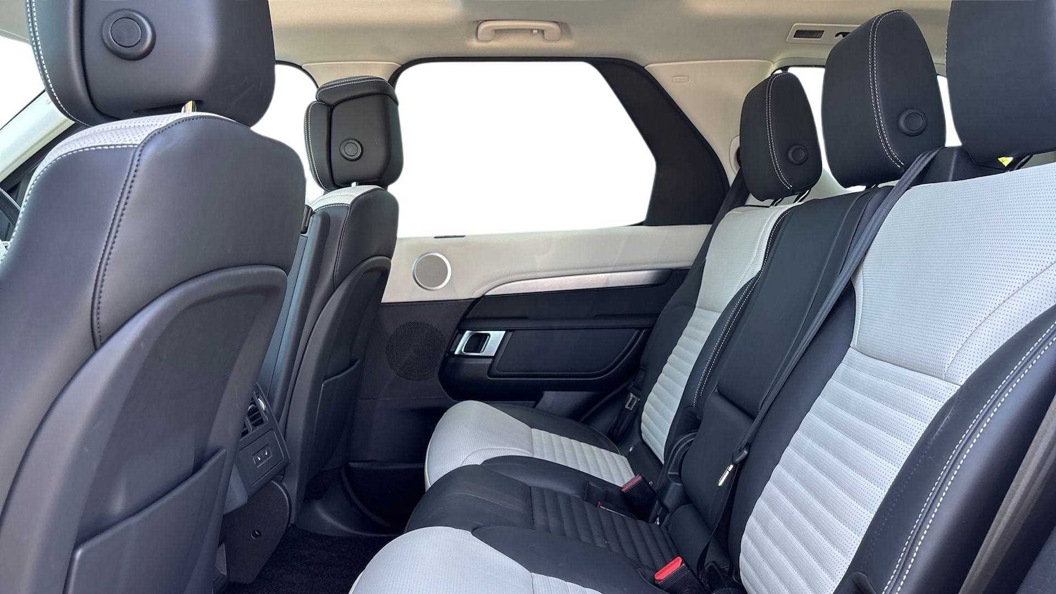 Used Land Rover Discovery 2025 for sale - 76459957: Photo 4